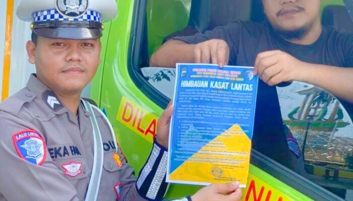 Gelar Operasi Zebra di Bangka Tengah,Polisi Berikan Hadiah Kepada Pengguna Yang Tertib Berlalu Lintas