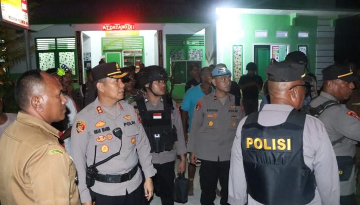 Kapolres Kepulauan Tanimbar turun langsung ke TKP amankan situasi saat bentrok antar Desa di Selaru