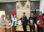 Kalapas Akhmad Herriansyah Terima Sertifikat Halal Produk WBP Dari Kemenag