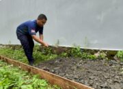 Wujud Kepedulian, Pegawai Lapas Karang Intan Gotong Royong Perbaiki Akses Jalan