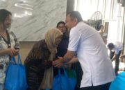 Kalapas Narkotika Karang Intan Serahkan Bantuan Sembako bagi Keluarga WBP