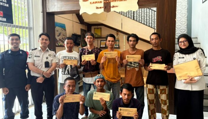 Lapas Narkotika Karang Intan Lepas Delapan Warga Binaan melalui Program Pembebasan Bersyarat