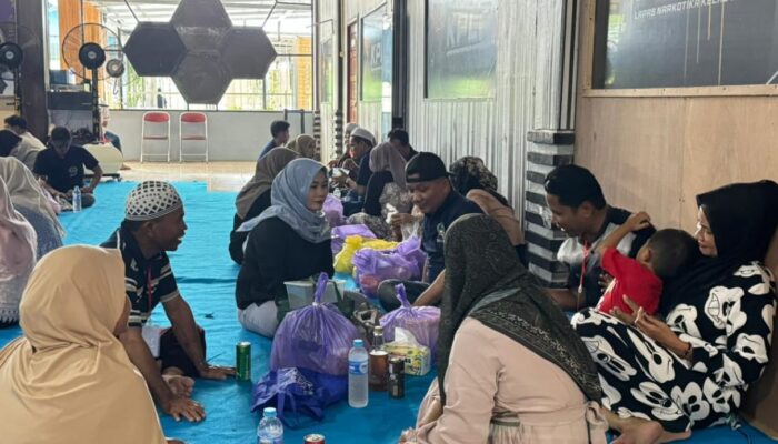 Ribuan Keluarga Kunjungi Lapas Narkotika Karang Intan Saat Lebaran, Suasana Penuh Haru