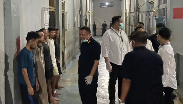 Lapas Narkotika Karang Intan Amankan HP dan Sajam dalam Razia Blok Hunian