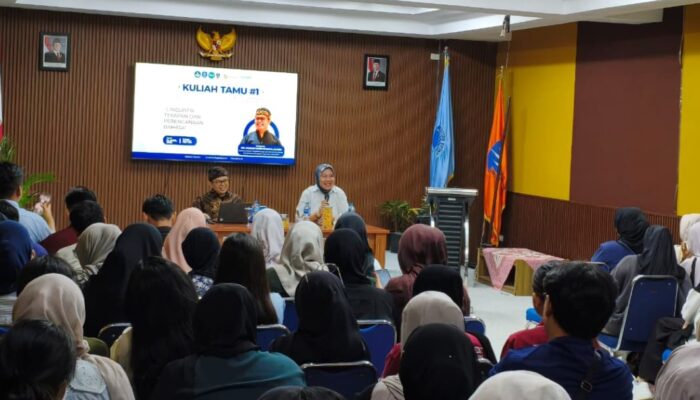Kuliah Umum HISKI Babel di UBB: Linguistik Terapan Buka Peluang Karier dan Riset Bahasa Daerah