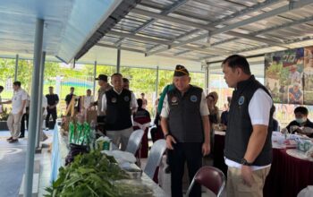 Kalapas Karang Intan Yugo Indra Wicaksi Dampingi Kepala BNNP Kalsel Cek Hasil Karya Narapidana