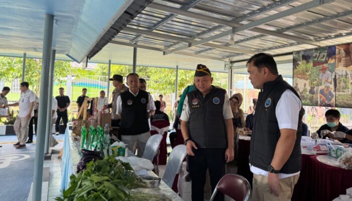 Kalapas Karang Intan Yugo Indra Wicaksi Dampingi Kepala BNNP Kalsel Cek Hasil Karya Narapidana