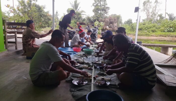 Sambut 1 Muharram Jamaah Salat Subuh Gelar Doa Dan makan bersama
