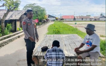 Bhabinkamtibmas Waturu Perkuat Kamtibmas Lewat Sambang Warga