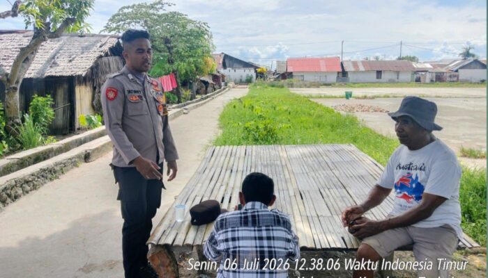 Bhabinkamtibmas Waturu Perkuat Kamtibmas Lewat Sambang Warga