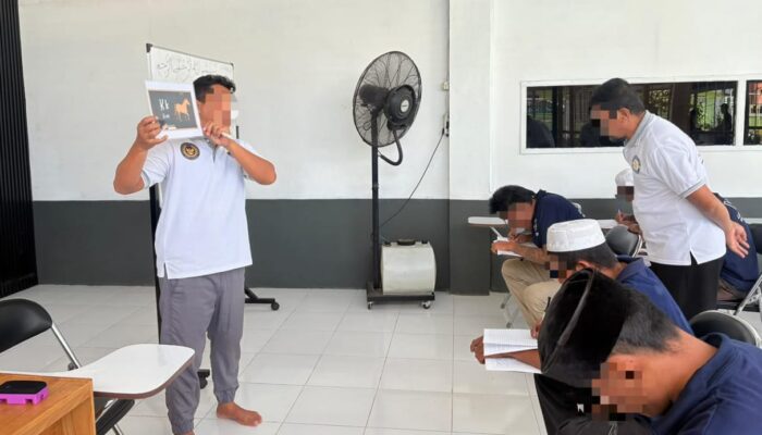 Lapas Narkotika Karang Intan Hadirkan Program Pengentasan Buta Aksara melalui Pembelajaran Tutor Sebaya