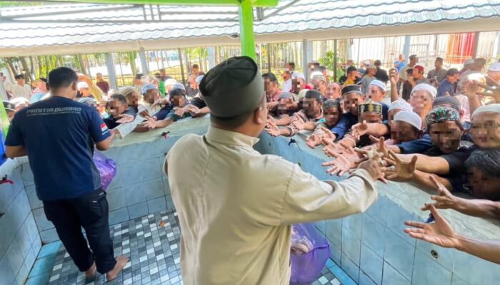 Lapas Narkotika Karang Intan Tebar Kepedulian, Warga Binaan Terima Roti dalam Program Jumat Berkah