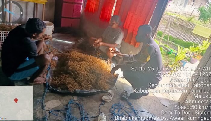 Dekati Petani Rumput Laut, Bhabinkamtibmas Awear Rumngeur Gelar Bacarita Kamtibmas