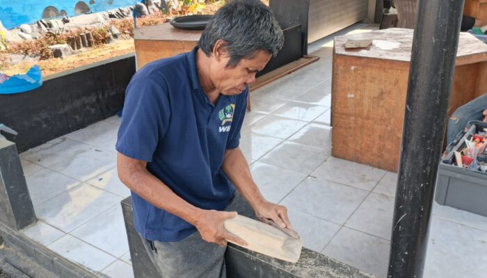 Warga Binaan Lapas Narkotika Karang Intan Asah Keterampilan Membuat Miniatur Bambu untuk Bekal Usaha