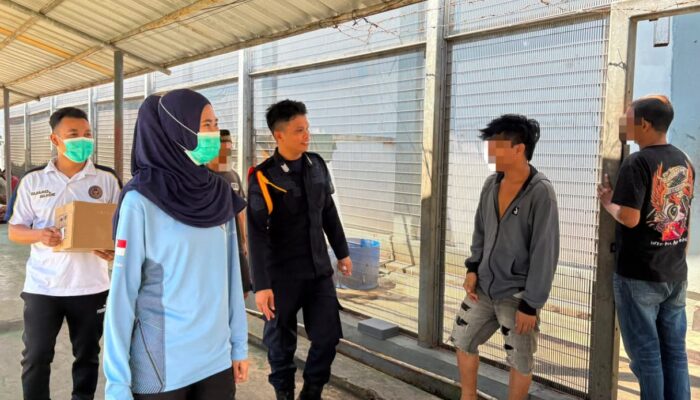 Klinik Pratama Lapas Narkotika Karang Intan Sambangi Blok Hunian untuk Periksa Kesehatan Warga Binaan